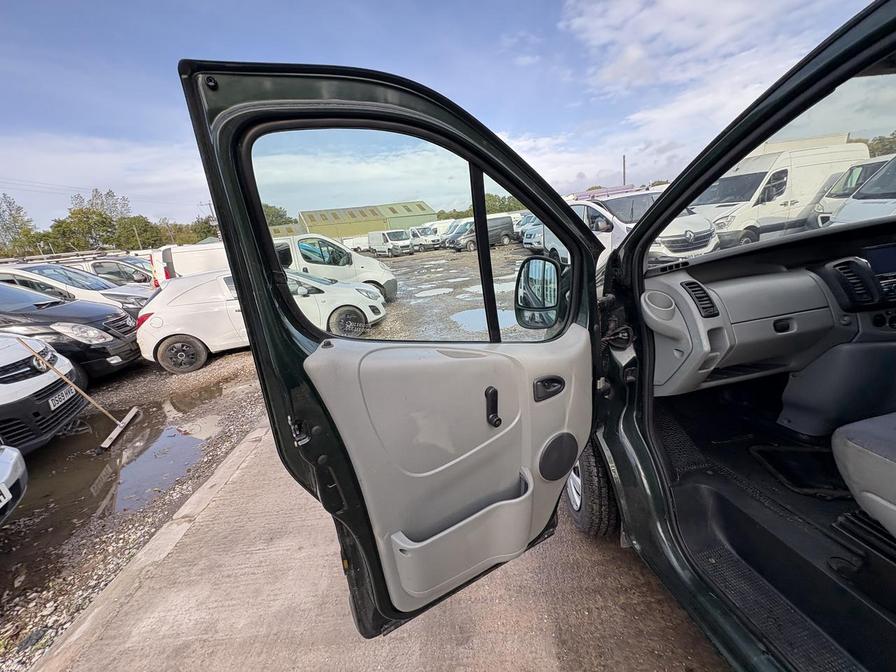 2002 Renault Trafic Trafic SL27 dCi 100 SWB – BG02EXO