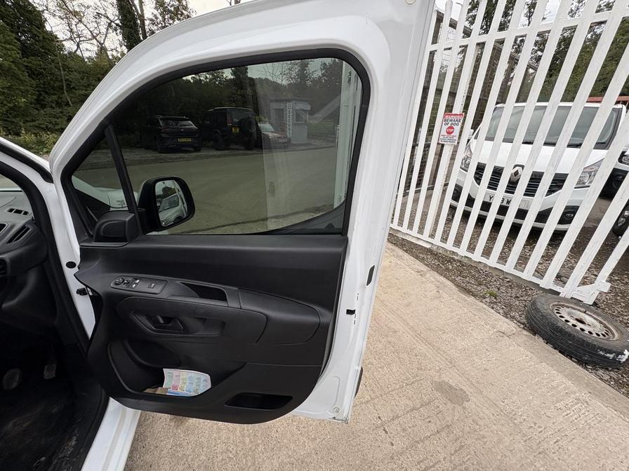 2021 Vauxhall Combo – Model: Combo 2300 Sportive TD – DW70CUU