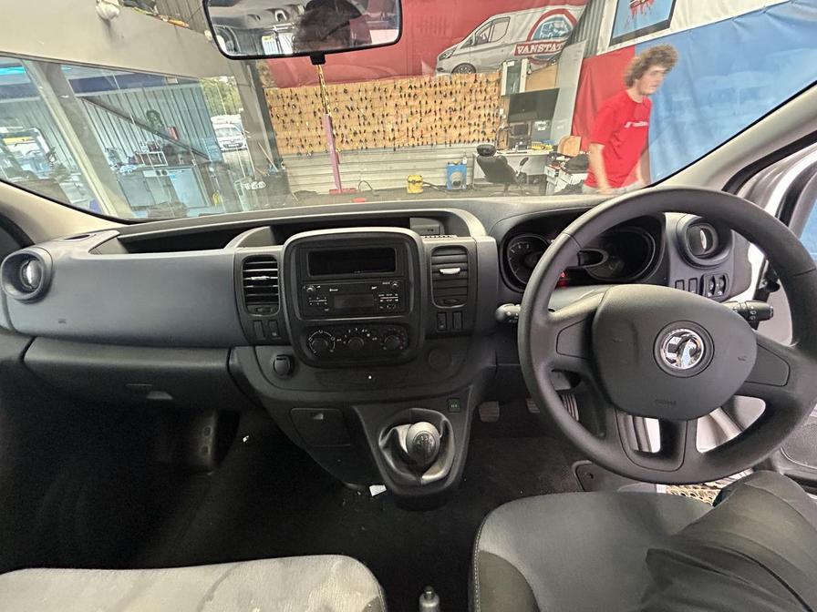 2017 Vauxhall Vivaro Combi Vivaro 2900 Combi CDTi Bi-T S/S – DY17YVN