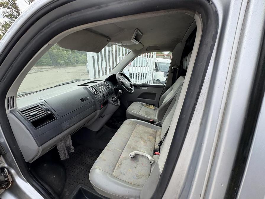 2009 Volkswagen Transporter Transporter T28 102 TDI SWB – GV59KXE