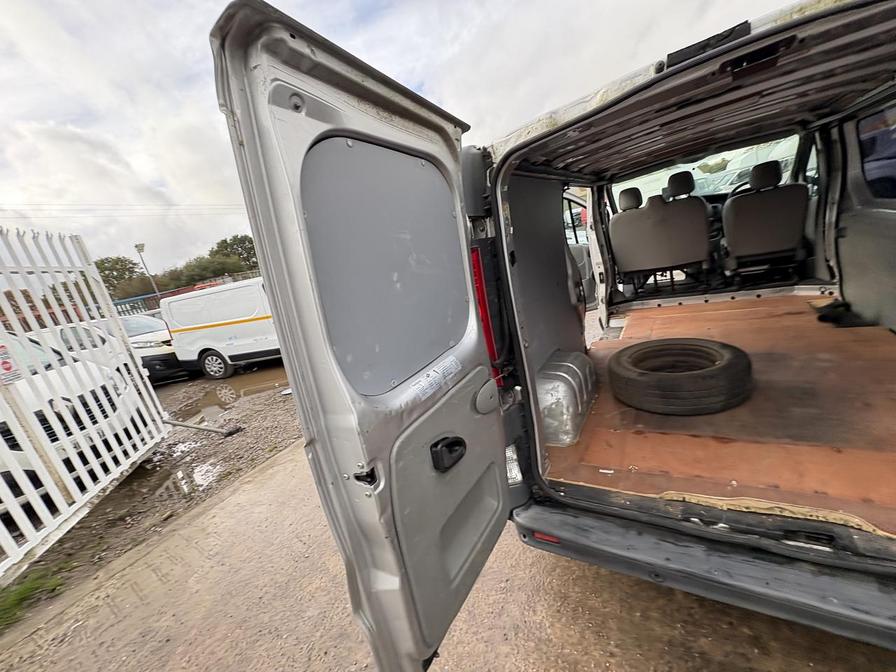 2011 Vauxhall Vivaro – Model: Vivaro 2900 CDTi Semi-Auto LWB – YD61AKO