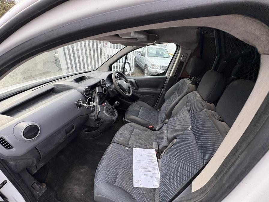 2011 Peugeot Partner – Model: Partner 625 Professional HDI – WL61EHV