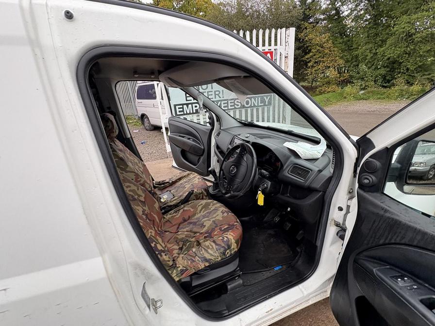 2016 Vauxhall Combo – Model: Combo 2000 L1H1 CDTi S/S ecoFLEX – EN16VSD