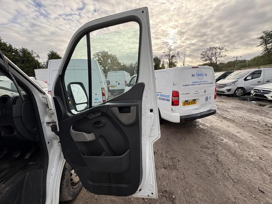 2015 Vauxhall Movano – Model: Movano F3500 L3H1 CDTI – DP15AKY