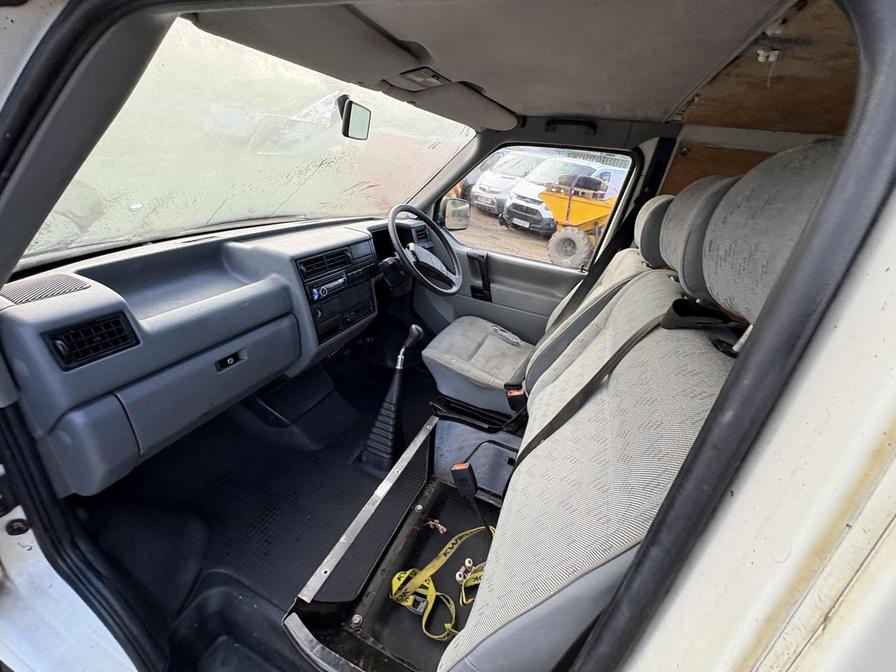 1995 Volkswagen Caravelle Transporter Caravelle – N982LUF