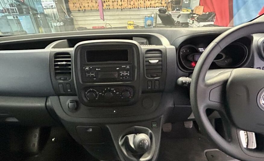 2017 Vauxhall Vivaro Combi Vivaro 2900 Combi CDTi Bi-T S/S – DY17YVN