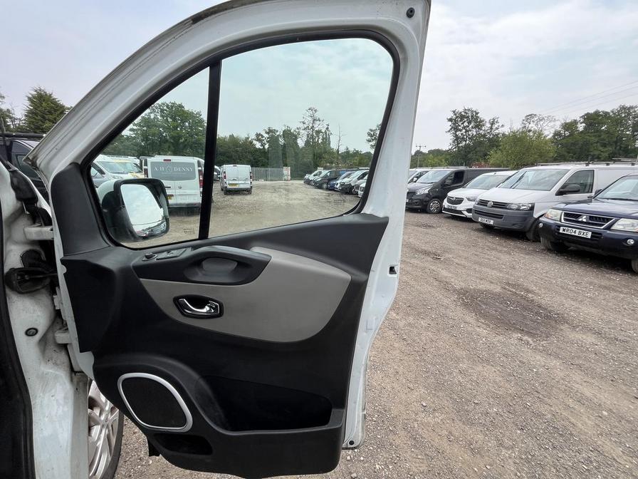 2018 Renault Trafic Trafic SL27 Sport Nav Energy dCi – YH18WOA