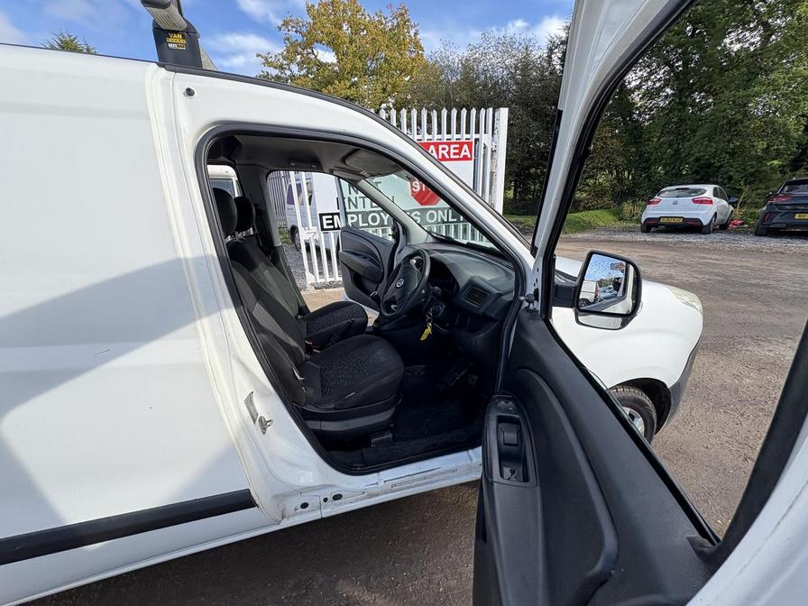 2014 Vauxhall Combo – Model: Combo 2000 L1H1 CDTi – DU64NDY