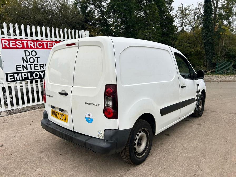 2017 Peugeot Partner – Model: Partner SE L1 Blue HDi – MA67OCJ