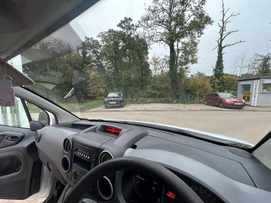 2017 Peugeot Partner – Model: Partner SE L1 Blue HDi – MA67OCJ