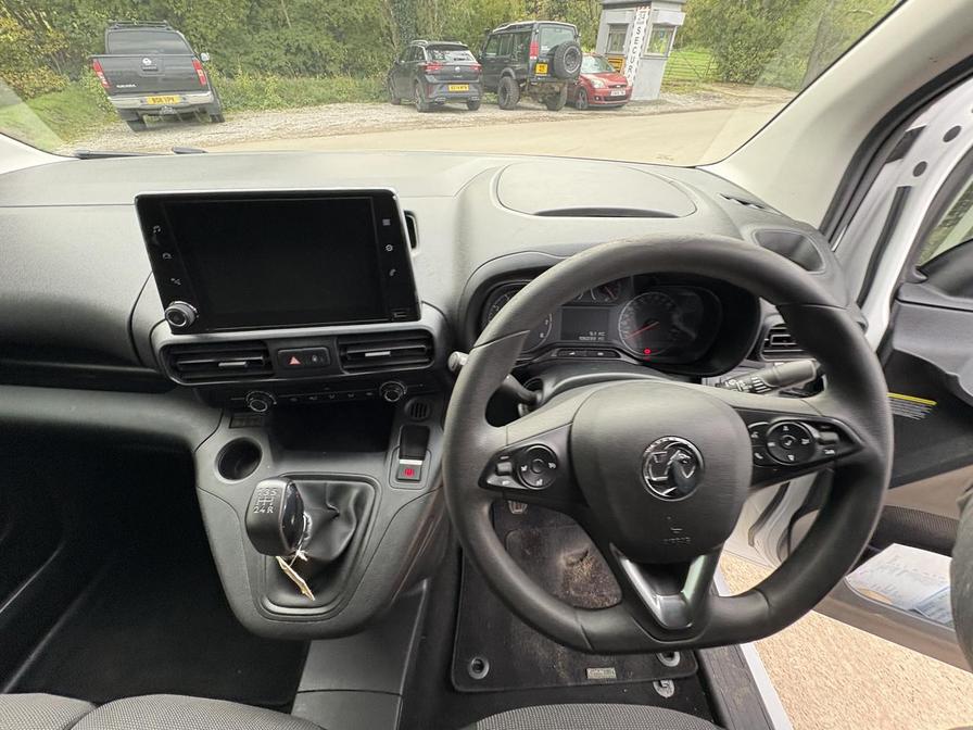 2021 Vauxhall Combo – Model: Combo 2300 Sportive TD – DW70CUU