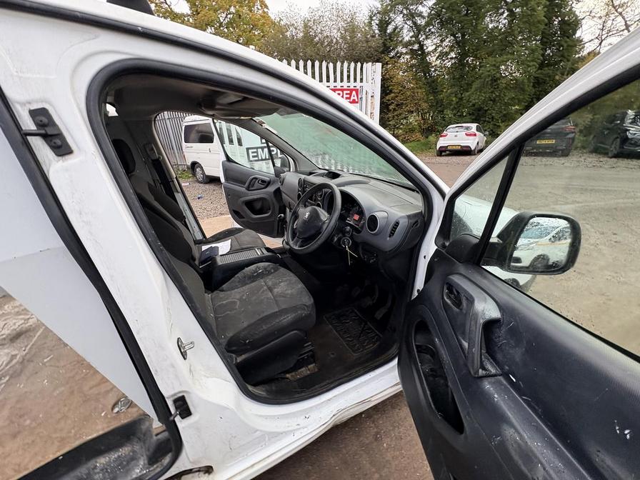 2017 Peugeot Partner – Model: Partner S L2 Blue HDi – MJ17XGZ