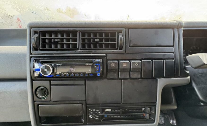 1995 Volkswagen Caravelle Transporter Caravelle – N982LUF