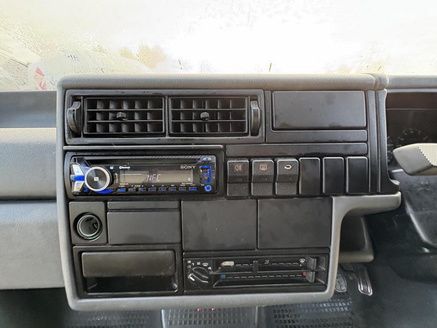 1995 Volkswagen Caravelle Transporter Caravelle – N982LUF