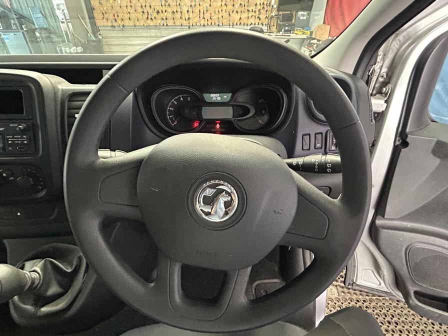 2017 Vauxhall Vivaro Combi Vivaro 2900 Combi CDTi Bi-T S/S – DY17YVN
