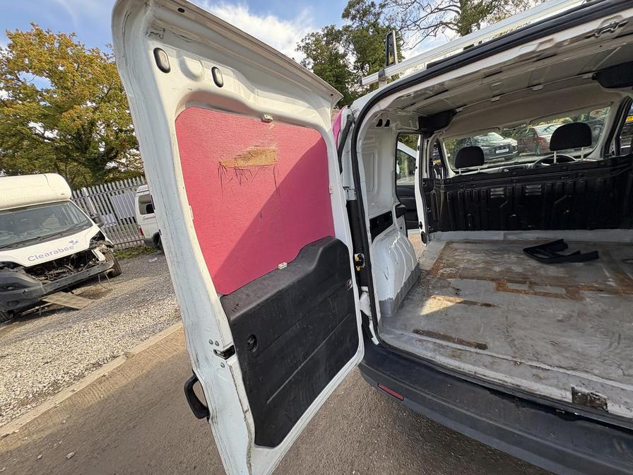 2014 Vauxhall Combo – Model: Combo 2000 L1H1 CDTi – DU64NDY