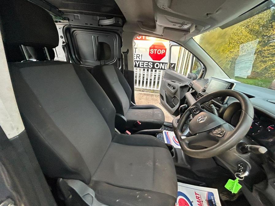 2019 Vauxhall Combo – Model: Combo 2000 Sportive S/S – YV19FCE