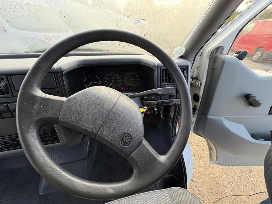 1995 Volkswagen Caravelle Transporter Caravelle – N982LUF