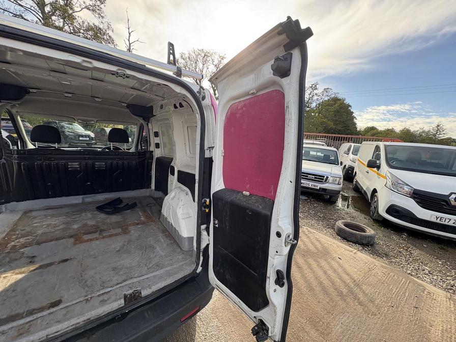 2014 Vauxhall Combo – Model: Combo 2000 L1H1 CDTi – DU64NDY