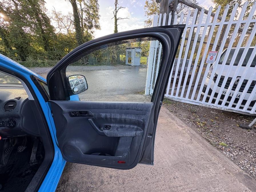 2011 Volkswagen Caddy MaxI Caddy Maxi C20 TDI – FG61DDZ