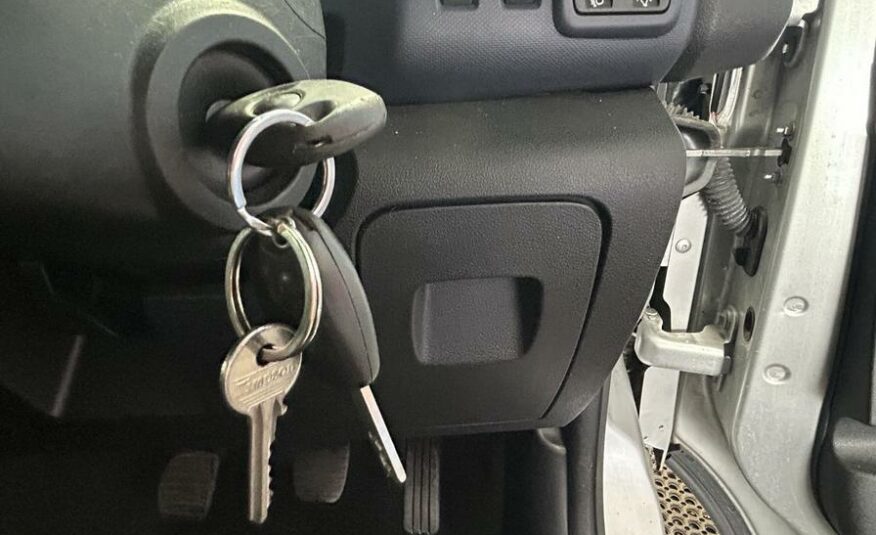 2017 Vauxhall Vivaro Combi Vivaro 2900 Combi CDTi Bi-T S/S – DY17YVN
