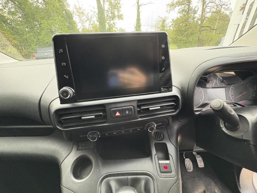 2021 Vauxhall Combo – Model: Combo 2300 Sportive TD – DW70CUU