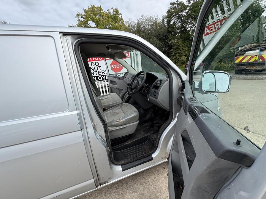 2009 Volkswagen Transporter Transporter T28 102 TDI SWB – GV59KXE