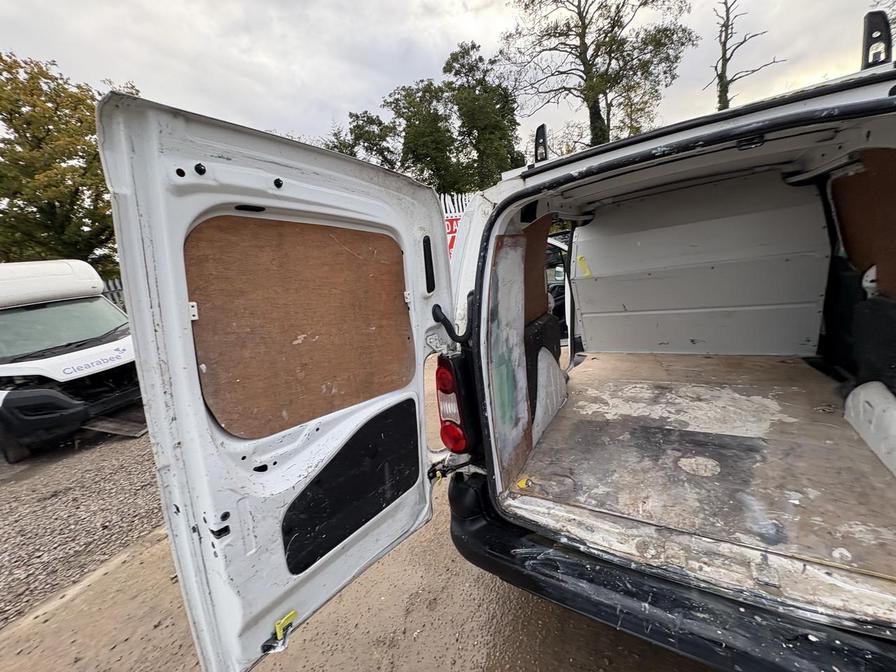 2017 Peugeot Partner – Model: Partner S L2 Blue HDi – MJ17XGZ