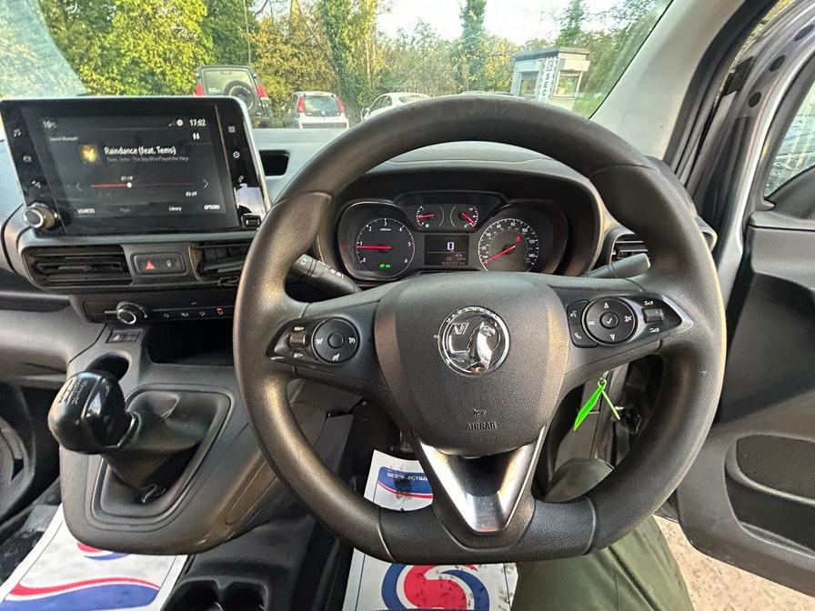 2019 Vauxhall Combo – Model: Combo 2000 Sportive S/S – YV19FCE