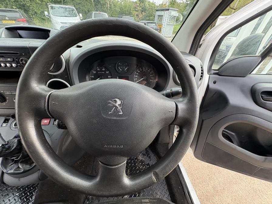 2017 Peugeot Partner Partner SE L1 Blue HDi – BJ17OAM