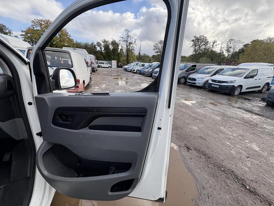 2022 Vauxhall Vivaro – Model: Vivaro  F2900 Dynamic S/S – FD71NBM