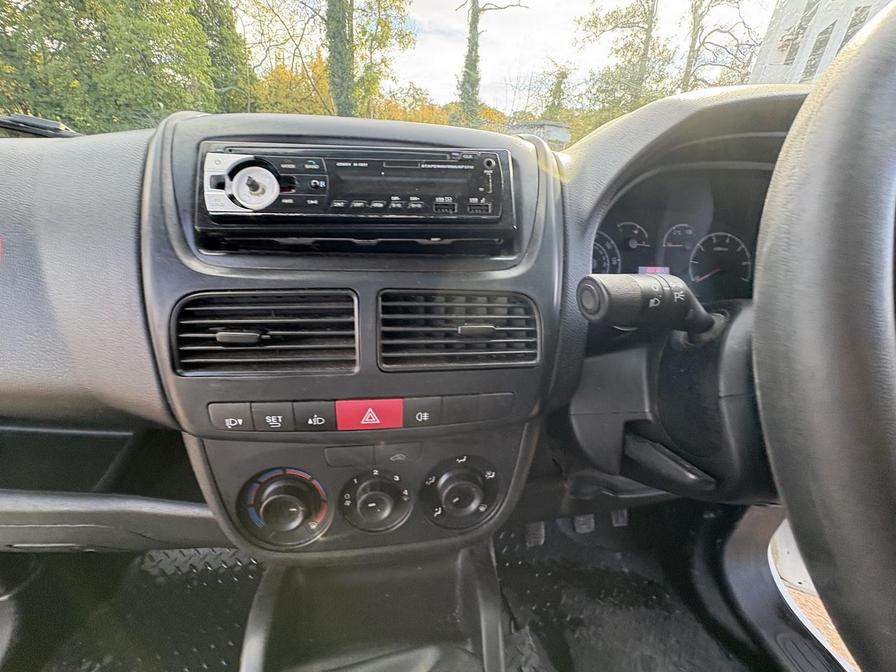 2014 Vauxhall Combo – Model: Combo 2000 L1H1 CDTi – DU64NDY