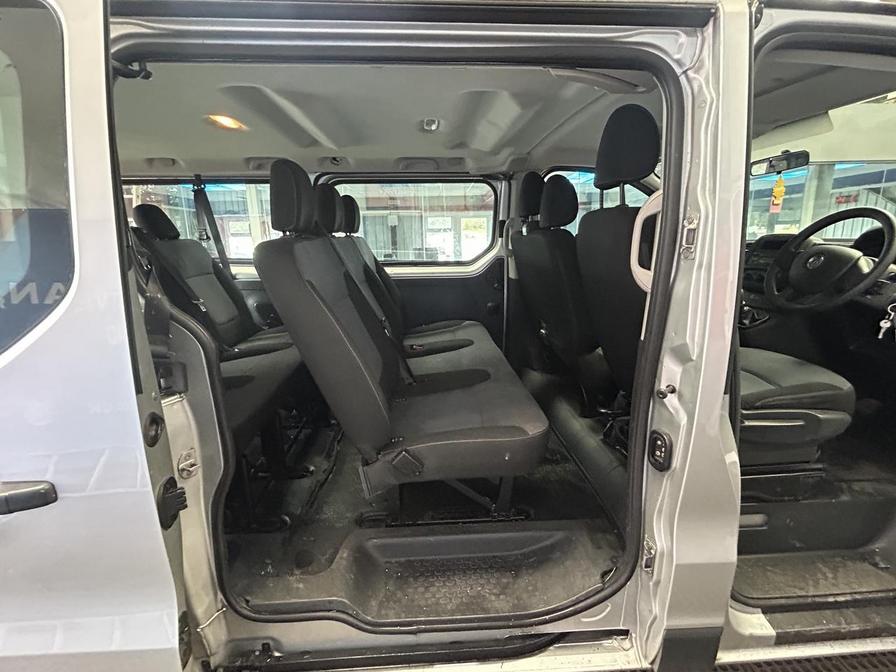 2017 Vauxhall Vivaro Combi Vivaro 2900 Combi CDTi Bi-T S/S – DY17YVN