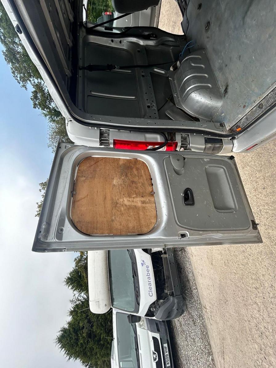 2010 Vauxhall Vivaro – Model: Vivaro 2900 Double Cab LWB – WK60SVA