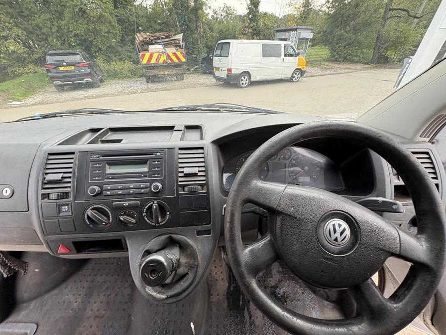 2009 Volkswagen Transporter Transporter T28 102 TDI SWB – GV59KXE