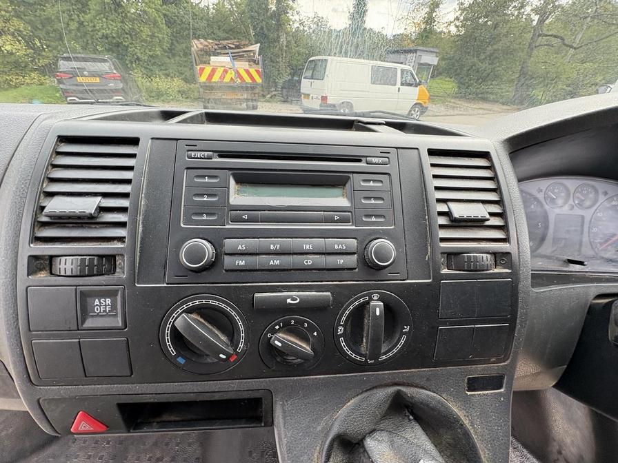 2009 Volkswagen Transporter Transporter T28 102 TDI SWB – GV59KXE