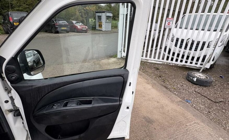 2016 Vauxhall Combo – Model: Combo 2000 L1H1 CDTi S/S ecoFLEX – EN16VSD