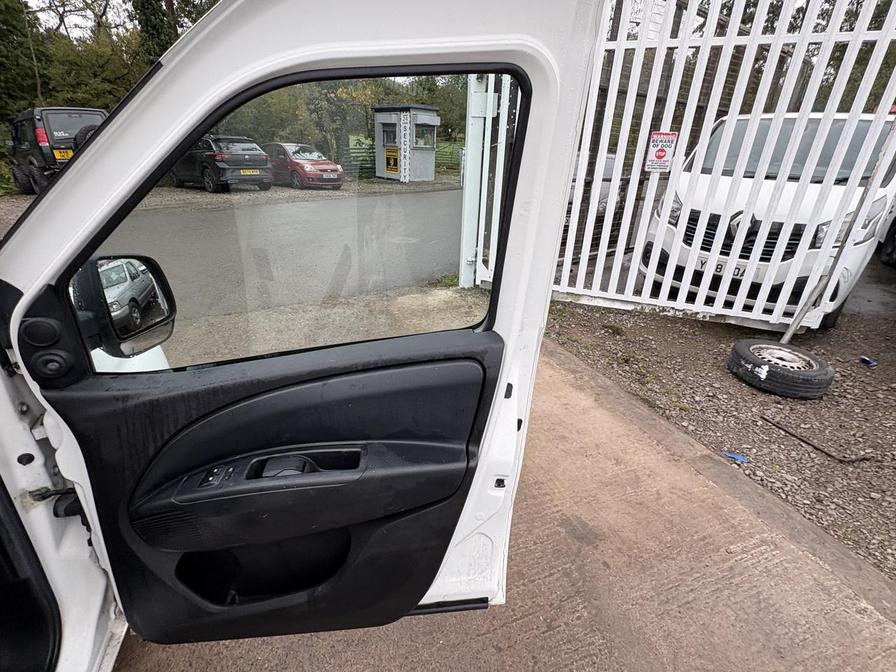 2016 Vauxhall Combo – Model: Combo 2000 L1H1 CDTi S/S ecoFLEX – EN16VSD