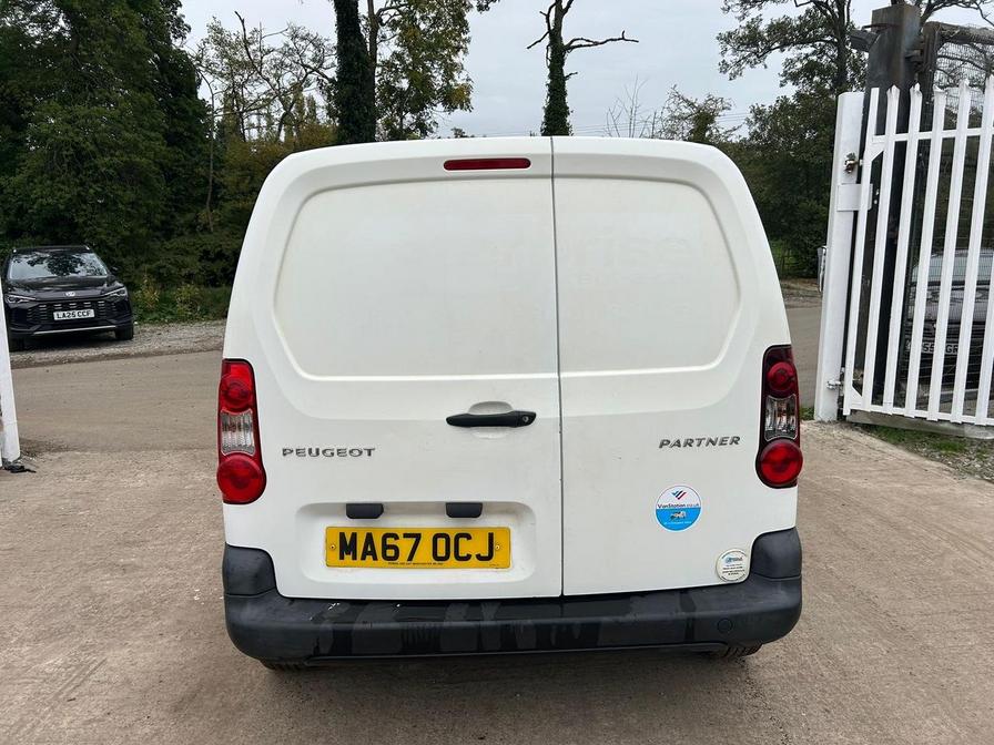 2017 Peugeot Partner – Model: Partner SE L1 Blue HDi – MA67OCJ