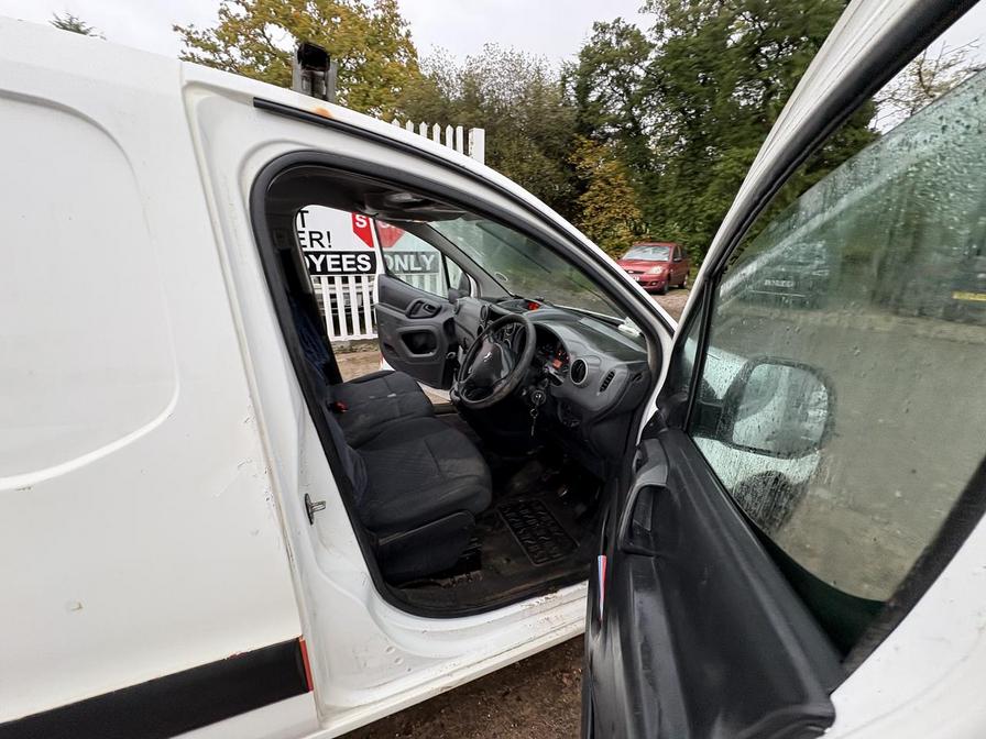 2011 Peugeot Partner – Model: Partner 625 SE HDi 75 – ML11XRV