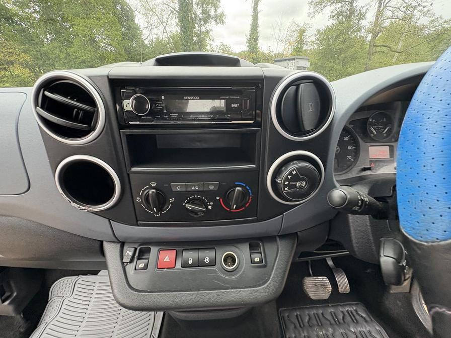 2015 Peugeot Partner Tepee Partner Tepee S HDi S/S Semi-Auto – JC64DSC