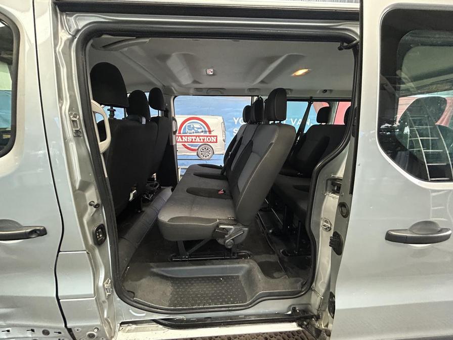 2017 Vauxhall Vivaro Combi Vivaro 2900 Combi CDTi Bi-T S/S – DY17YVN