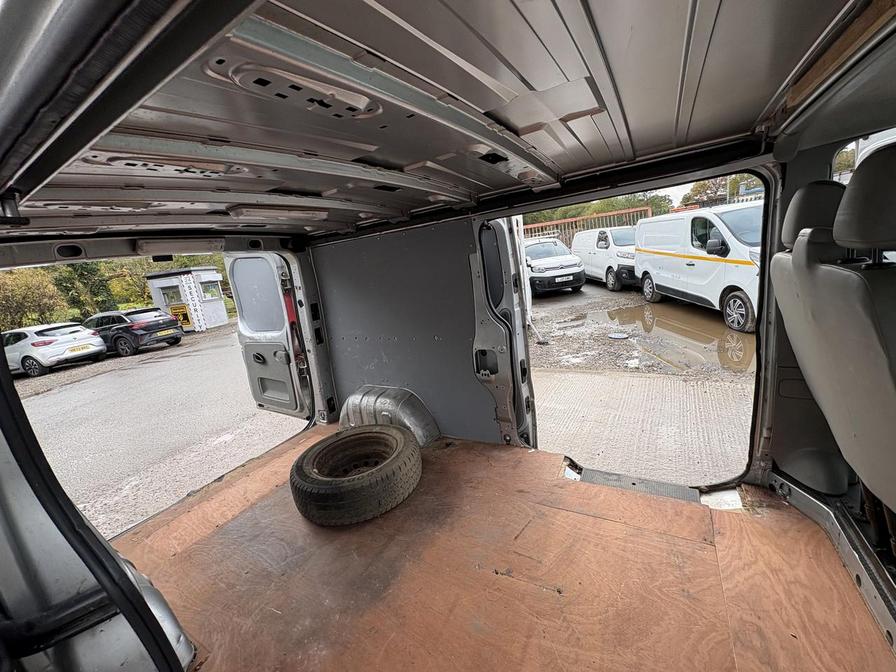 2011 Vauxhall Vivaro – Model: Vivaro 2900 CDTi Semi-Auto LWB – YD61AKO