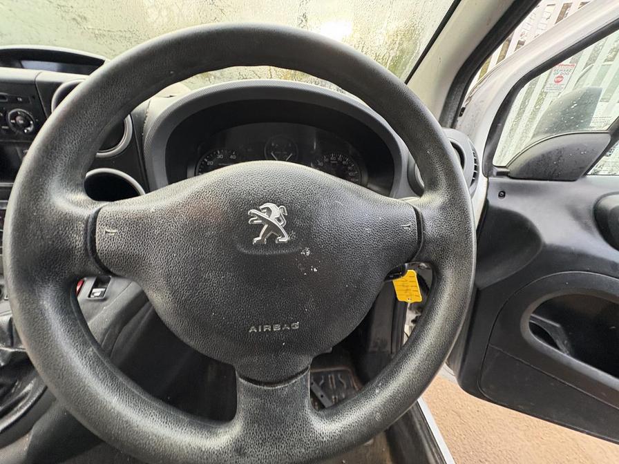 2017 Peugeot Partner – Model: Partner S L2 Blue HDi – MJ17XGZ