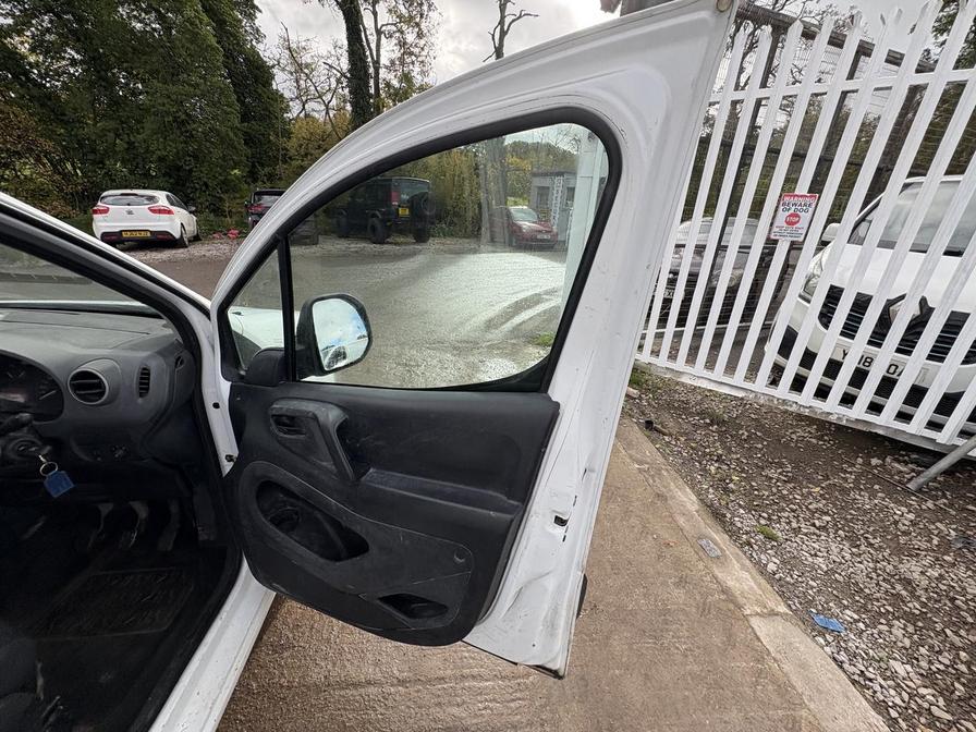 2011 Peugeot Partner – Model: Partner 625 Professional HDI – WL61EHV