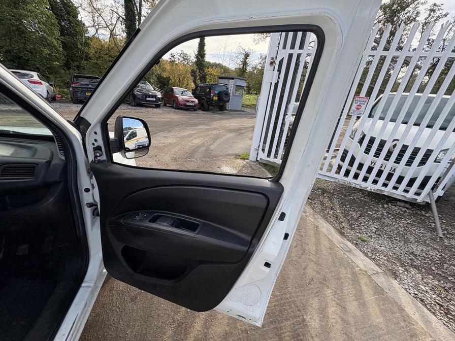 2014 Vauxhall Combo – Model: Combo 2000 L1H1 CDTi – DU64NDY