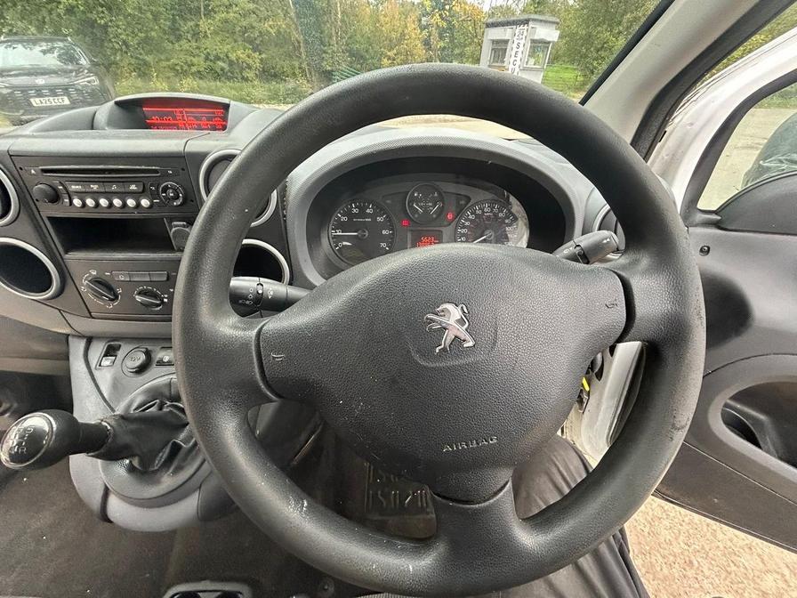 2017 Peugeot Partner – Model: Partner SE L1 Blue HDi – MA67OCJ