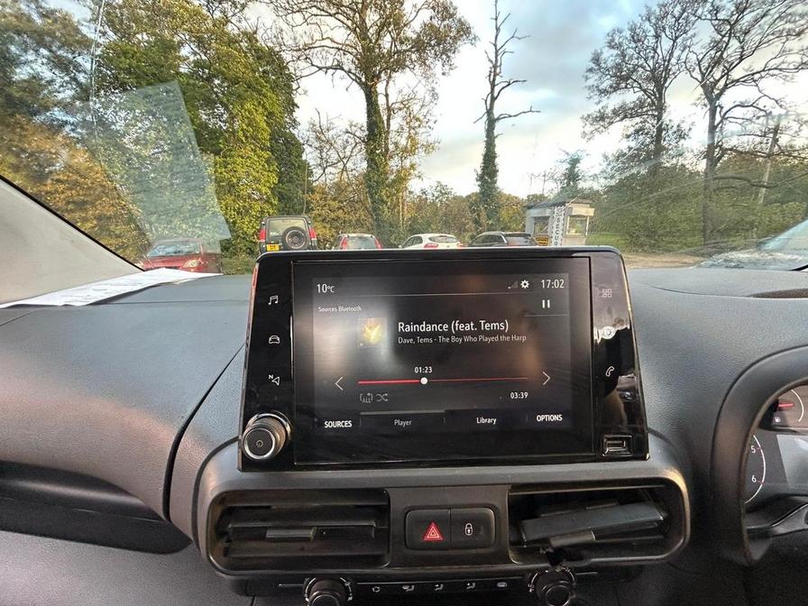 2019 Vauxhall Combo – Model: Combo 2000 Sportive S/S – YV19FCE