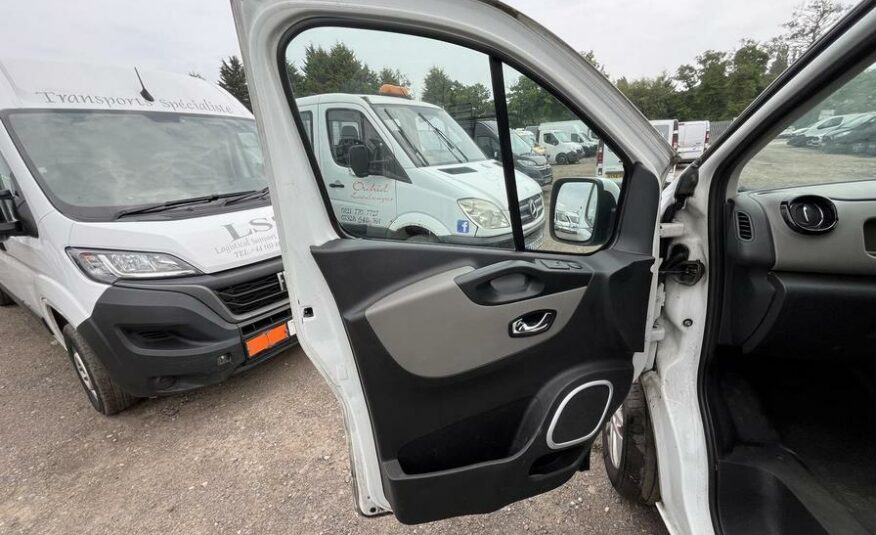 2018 Renault Trafic Trafic SL27 Sport Nav Energy dCi – YH18WOA