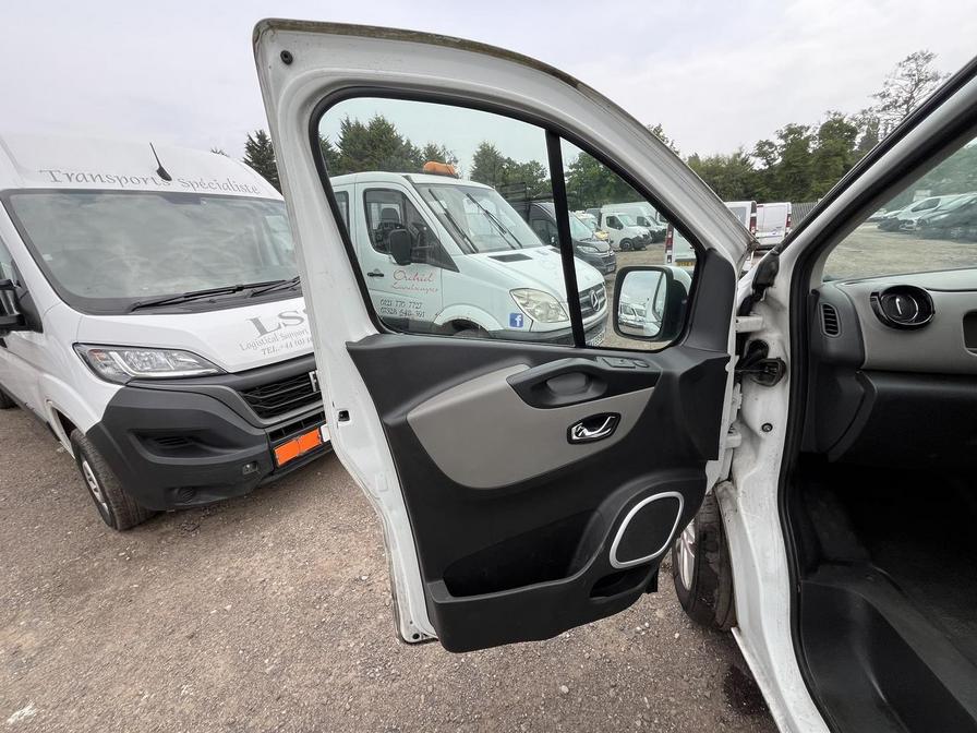 2018 Renault Trafic Trafic SL27 Sport Nav Energy dCi – YH18WOA